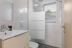 Phaedrus Living: Alkminis Seaside Suites Sand