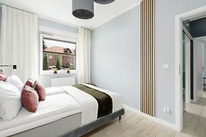 Apartment With Garden Poznan by Renters