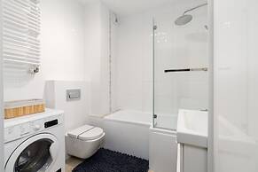 Apartment With Garden Poznan by Renters