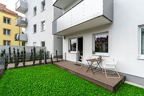 Apartment With Garden Poznan by Renters