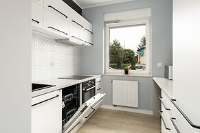 Apartment With Garden Poznan by Renters