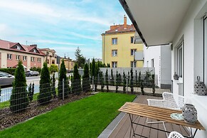 Apartment With Garden Poznan by Renters