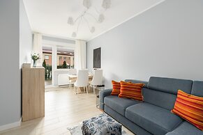 Apartment With Garden Poznan by Renters