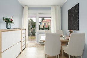 Apartment With Garden Poznan by Renters