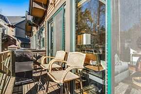 Stylish and Spacious 3-bedroom Townhome Adjacent to Snowflake Lift, Wi