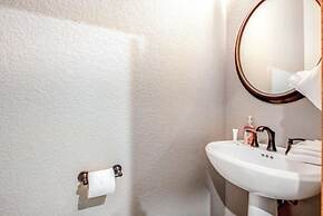 Lovely Townhome a Half-mile From Keystone Gondola W/shared Hot-tub & E