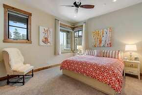 Luxurious 6-bedroom Ski-in/ski-out Home, Very Spacious, With Private h