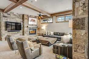 Luxurious 6-bedroom Ski-in/ski-out Home, Very Spacious, With Private h