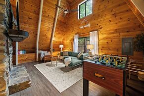 Sugar Bear Cabin with Hot Tub