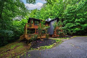 Sugar Bear Cabin with Hot Tub