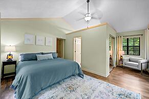 Sugar Bear Cabin with Hot Tub