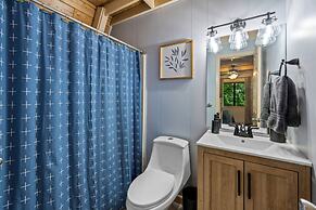 Sugar Bear Cabin with Hot Tub