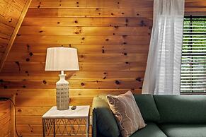 Sugar Bear Cabin with Hot Tub