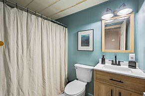 Sugar Bear Cabin with Hot Tub