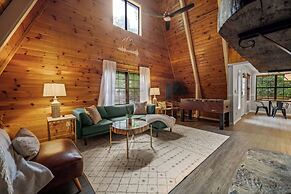 Sugar Bear Cabin with Hot Tub