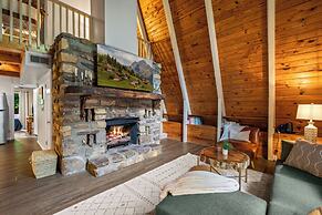 Sugar Bear Cabin with Hot Tub