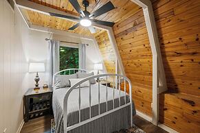 Sugar Bear Cabin with Hot Tub