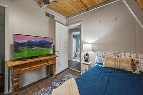 Sugar Bear Cabin with Hot Tub