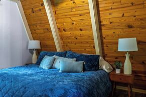 Sugar Bear Cabin with Hot Tub