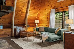 Sugar Bear Cabin with Hot Tub