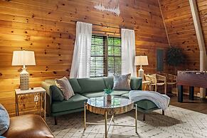 Sugar Bear Cabin with Hot Tub