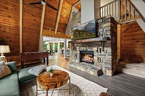 Sugar Bear Cabin with Hot Tub
