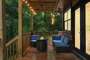 Sugar Bear Cabin with Hot Tub