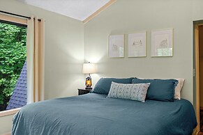 Sugar Bear Cabin with Hot Tub