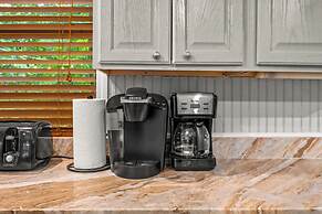 Sugar Bear Cabin with Hot Tub