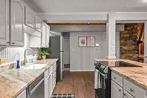 Sugar Bear Cabin with Hot Tub