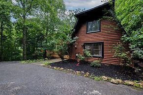 Sugar Bear Cabin with Hot Tub