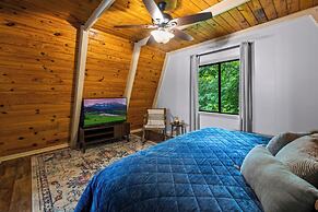 Sugar Bear Cabin with Hot Tub