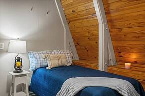 Sugar Bear Cabin with Hot Tub