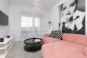 Trendy Warsaw Apartment by Renters