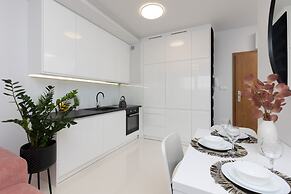 Trendy Warsaw Apartment by Renters