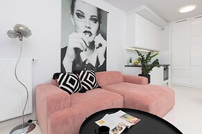 Trendy Warsaw Apartment by Renters
