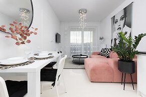 Trendy Warsaw Apartment by Renters