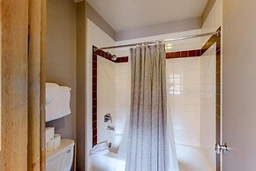 2 Bedroom Montezuma Condo at Lakeside Village - Shuttle to Slopes!