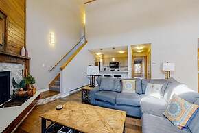 2 Bedroom Montezuma Condo at Lakeside Village - Shuttle to Slopes!