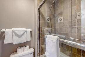 2 Bedroom Montezuma Condo at Lakeside Village - Shuttle to Slopes!