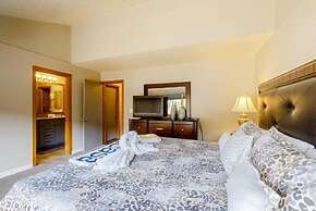 2 Bedroom Montezuma Condo at Lakeside Village - Shuttle to Slopes!