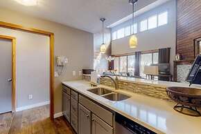2 Bedroom Montezuma Condo at Lakeside Village - Shuttle to Slopes!