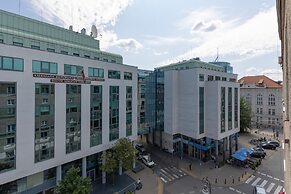 Piękna Apartment Downtown by Renters