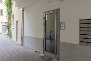 Piękna Apartment Downtown by Renters