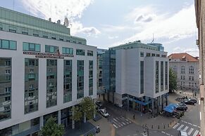 Piękna Apartment Downtown by Renters