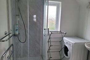 Apartment - Sleeps 2 - Parking - Near Station