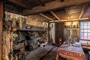 Silsbee's by Daniels House