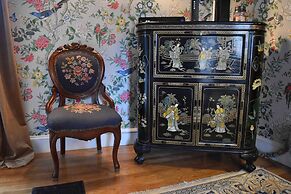 Silsbee's by Daniels House