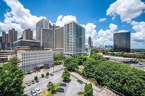 ATL Downtown 2BR with Free Parking Gym