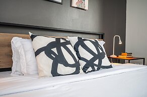 ATL Downtown 2BR with Free Parking Gym